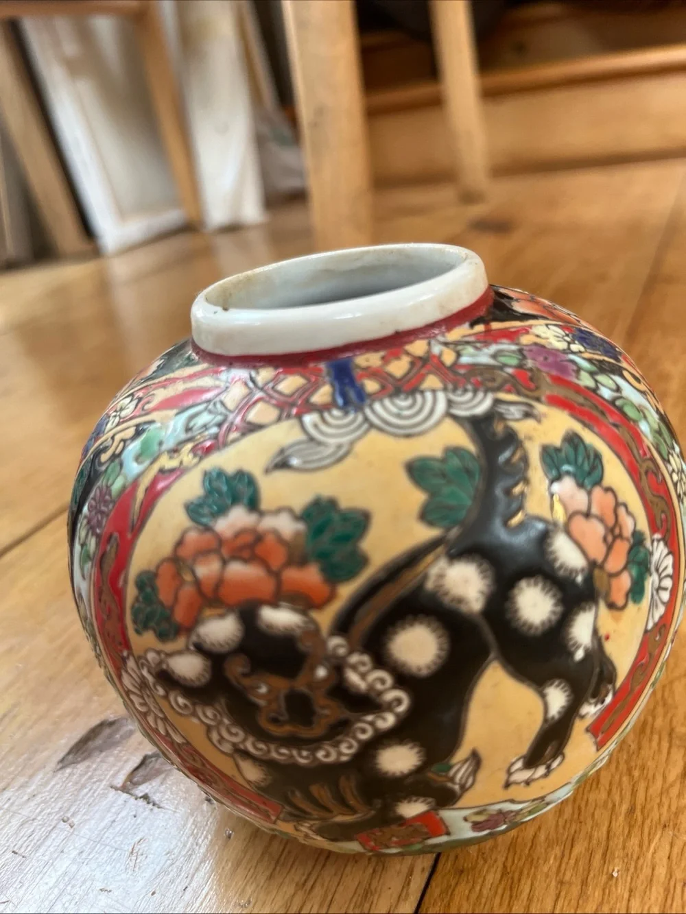 Vintage Chinese porcelainHand-Painted Oriental Foo Dog Bud Vase/ginger signed